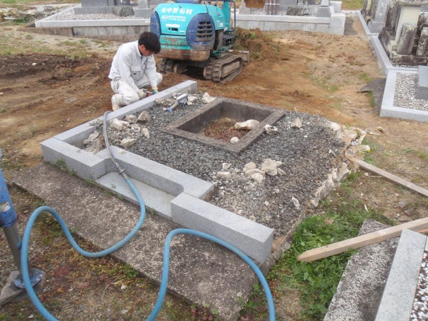 加西市中西町で中野石材オリジナル　「現代墓石」の建立