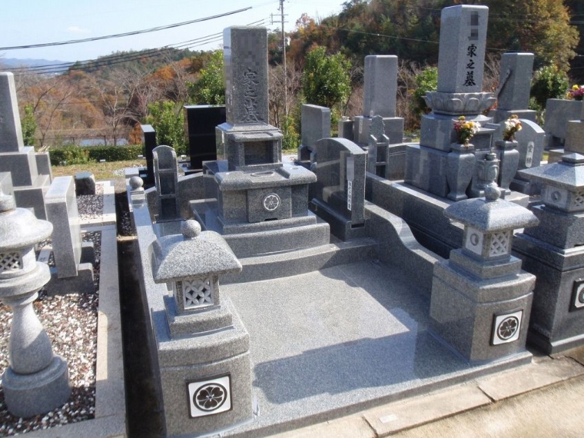 加西市営墓地でオリジナル「現代墓石」を建立しました