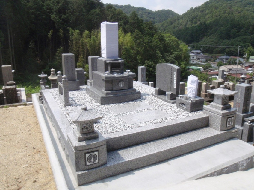 中野石材オリジナル　「現代墓石」の建立